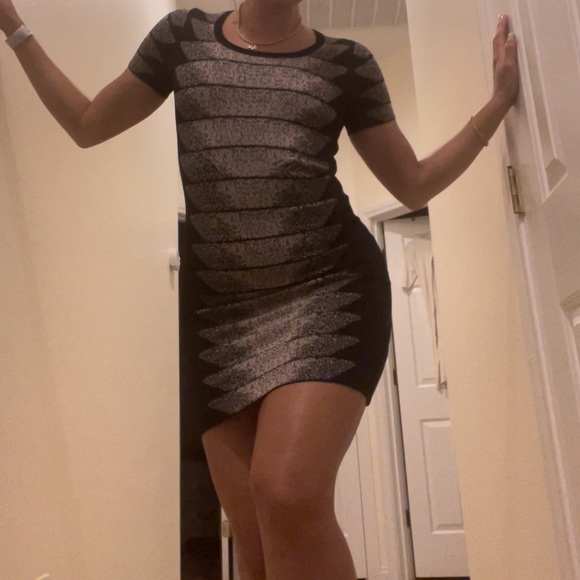 Short sleeve body on dress - Picture 10 of 11